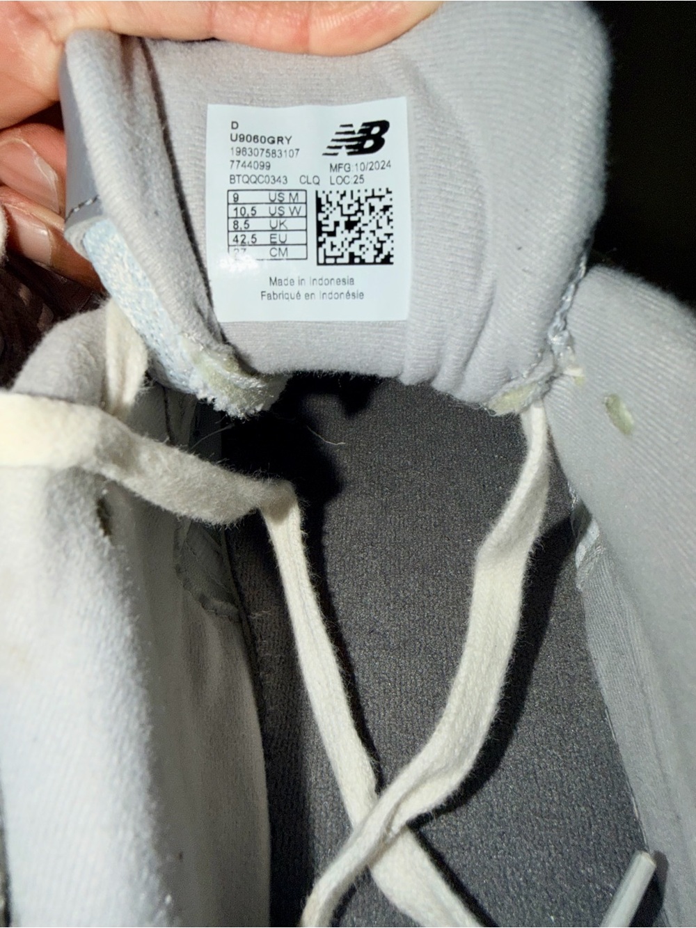 New Balance 9060 unisex sneakers (gray colorway). - Picture 9 of 9